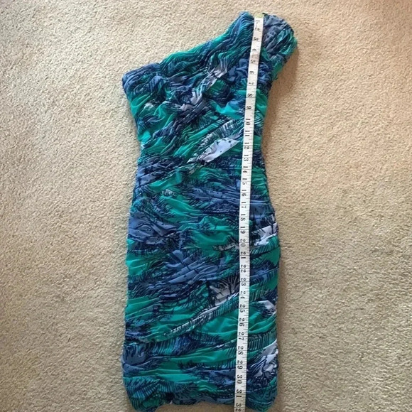 BCBG MaxAzria - ‘Mia’ Emerald com one shoulder stretchy ruched dress - XSmall - Picture 10 of 11